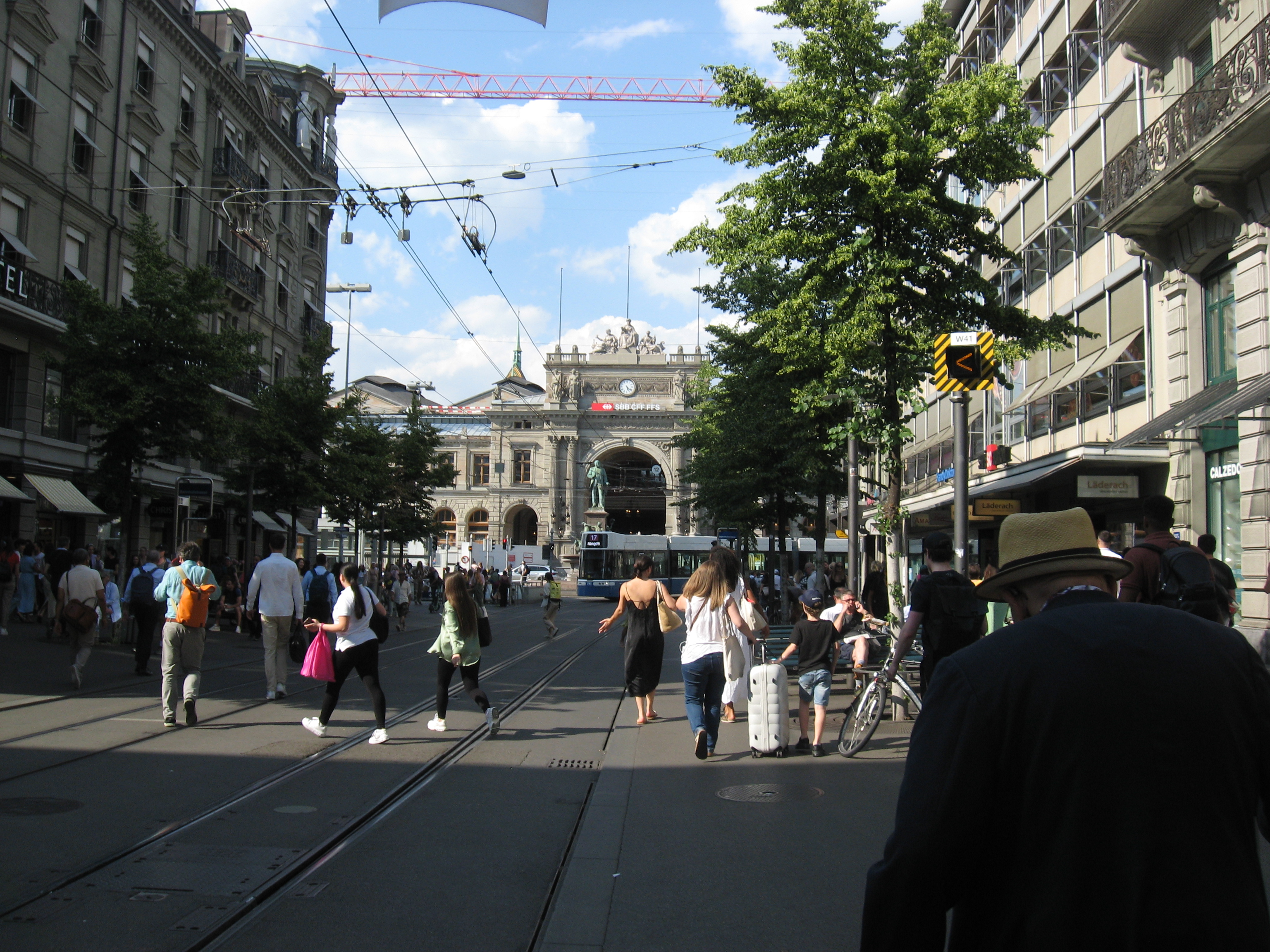 Zürich HB as seen from Bahnhofstrasse